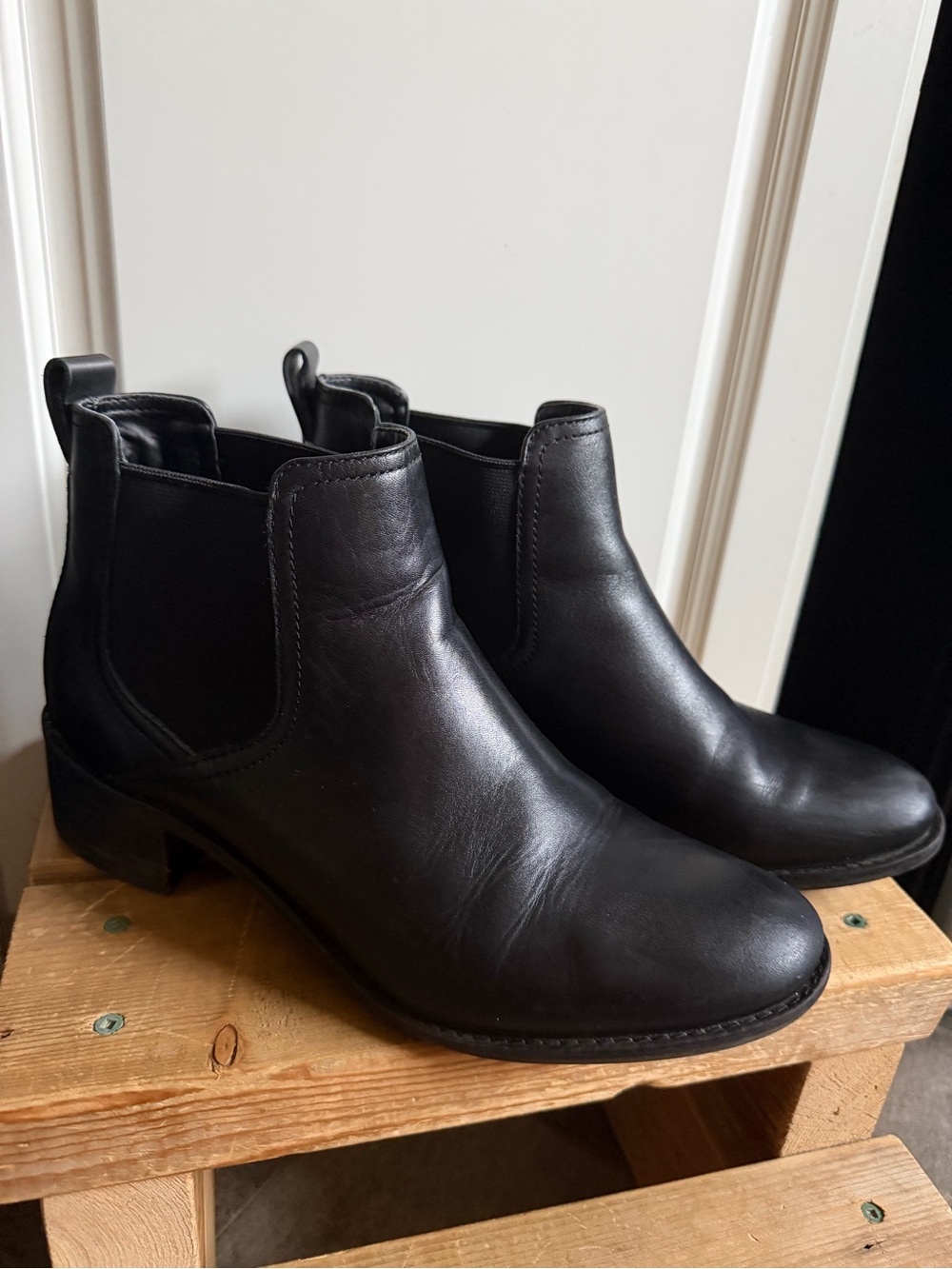 Cole Haan Corrine Leather Chelsea Boots Sz 8.5 Black